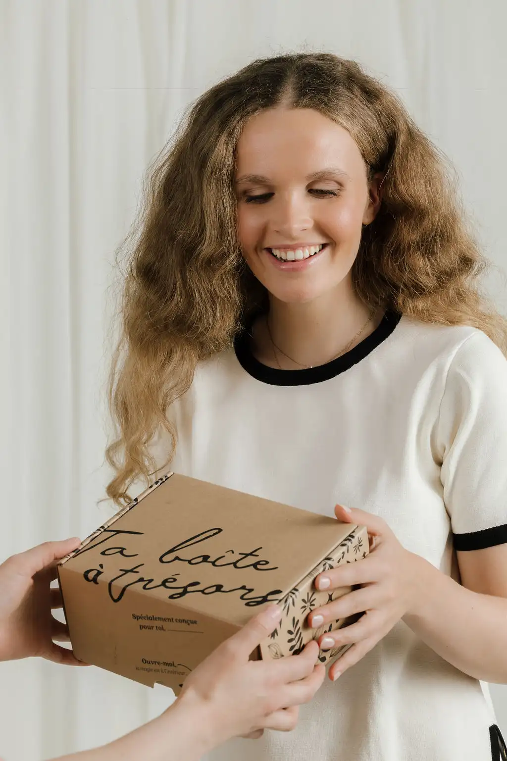 Conseillère Alia Nature recevant son colis Cash Case - rémunération VDI attractive